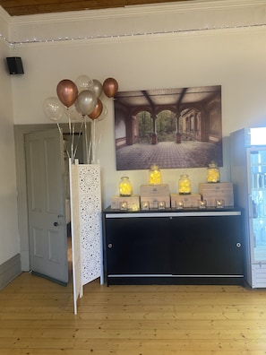 2 restaurants, breakfast, lunch served; local and international cuisine