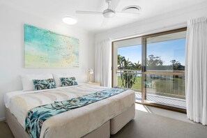 4 Bedrooms Riverside Townhouse | Terrazza/patio