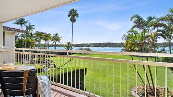 4 Bedrooms Riverside Townhouse | Terrasse/patio