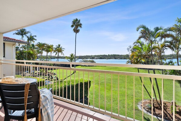 4 Bedrooms Riverside Townhouse | Terrasse/patio