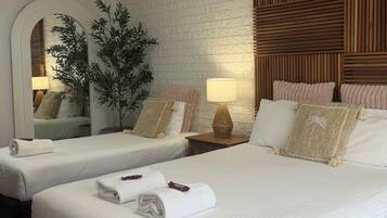 Chambre Familiale, plusieurs lits, non-fumeurs, réfrigérateur et four à micro-ondes | Literie de qualité supérieure, surmatelas, décoration personnalisée