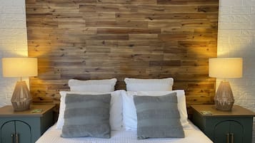 Habitación de diseñador, 1 cama Queen size, para no fumadores (Queen Room) | Ropa de cama de alta calidad y camas con pillow-top