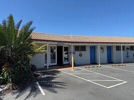 办公桌、熨斗/熨衣板、免费 WiFi、床单