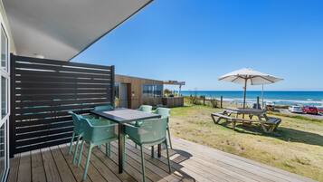 Deluxe Holiday Unit (1BR) | Terrace/patio