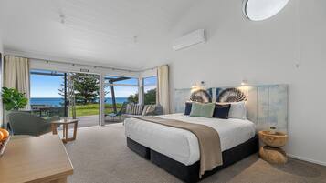 Beachfront Spa Villa (Studio) | Laptop workspace, WiFi, bed sheets