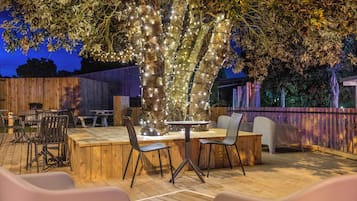 Couples’ dining