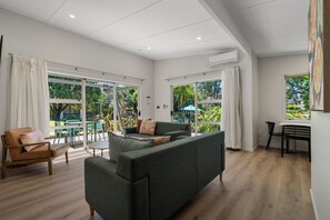 2 Bedroom Garden Villa (2BR) | Living area - Tasman Holiday Parks - Papamoa Beach (Tauranga)