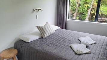 2 bedrooms, in-room safe, desk, blackout curtains