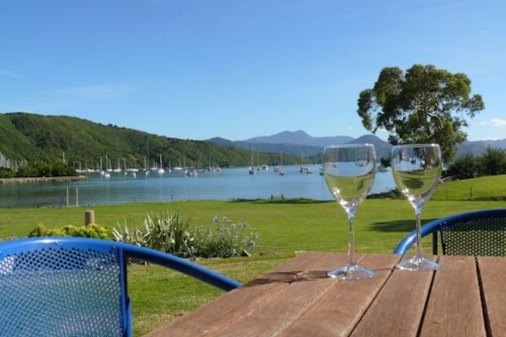 Bay Vista Waterfront Motel Picton