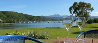 Bay Vista Waterfront Motel Picton