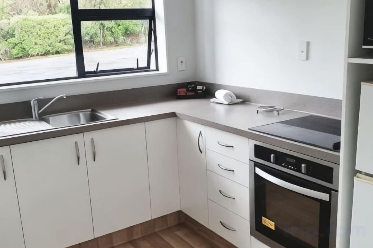 Private kitchen | Coffee/tea maker, fridge, microwave, oven