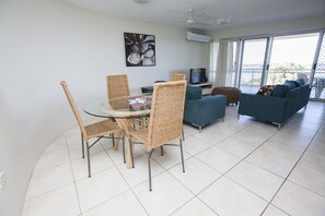In-room dining - Belvedere Apartments (Golden Beach)