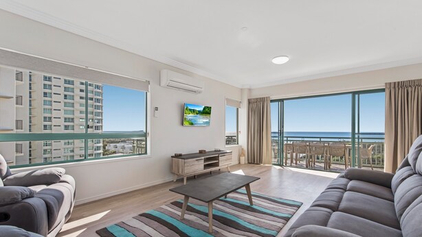 Unit 13 Sunshine Towers 3 Bedroom Ocean View Apartment | Living area