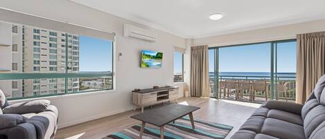 Deluxe Apartment, 3 Bedrooms, Ocean View | Living area