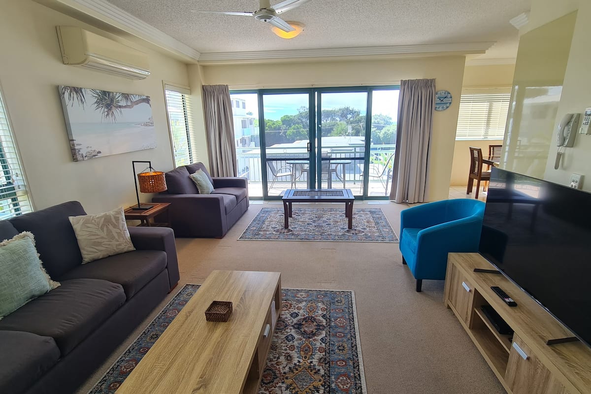 Family Apartment, 3 Bedrooms, Beachside | Living area