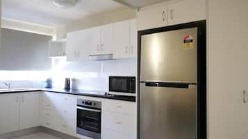 Familienapartment, 2 Schlafzimmer | Eigene Küche | Großer Kühlschrank, Mikrowelle, Ofen, Herdplatte