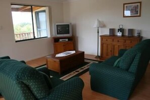 Standard-Suite, 2 Schlafzimmer, Nichtraucher, Küche (Spa Cottage) | Wohnbereich | LCD-Fernseher, DVD-Player