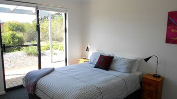 Standardzimmer, Nichtraucher, Küche (2Bedroom Olive SpaCottage) | 1 Schlafzimmer, individuell eingerichtet, Bügeleisen/Bügelbrett