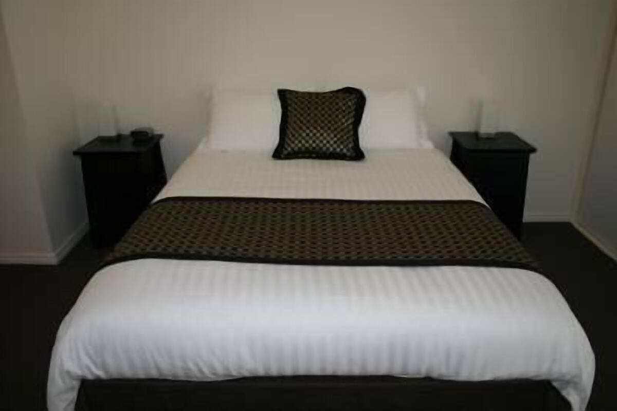 Standard-Suite, Mehrere Schlafzimmer, Nichtraucher, Küche (3 Bedroom Cottage) | 1 Schlafzimmer, individuell eingerichtet, Bügeleisen/Bügelbrett