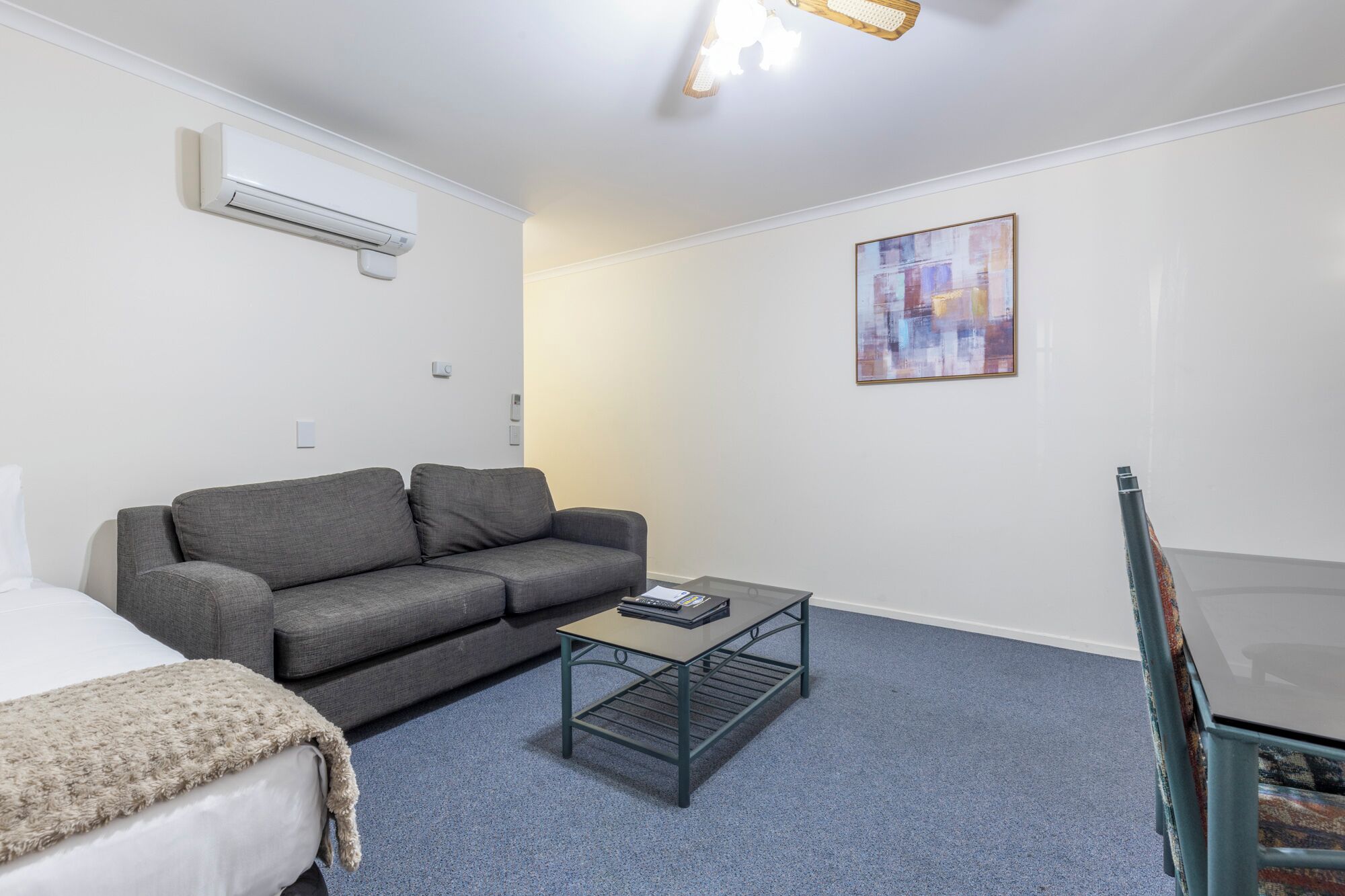 Budget Alleyway One Bedroom with Bath