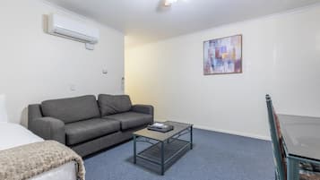 Budget Alleyway One Bedroom with Bath