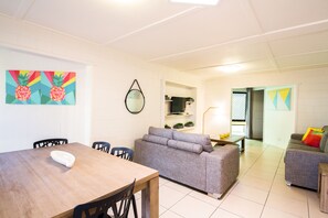 Comfort-huoneisto, 3 makuuhuonetta | Oleskelualue | Televisio, iPod-telakointiasema