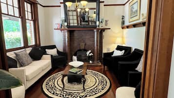 Flat-screen TV, Netflix