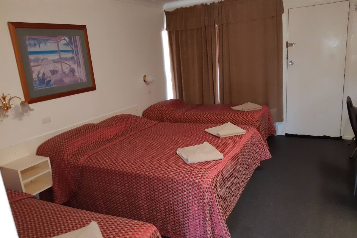 Deluxe Triple Room | Living area