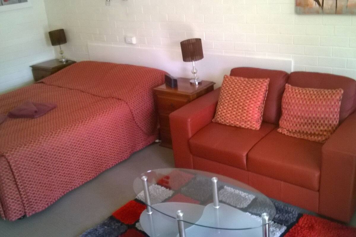 Iron/ironing board, WiFi (free), bed sheets