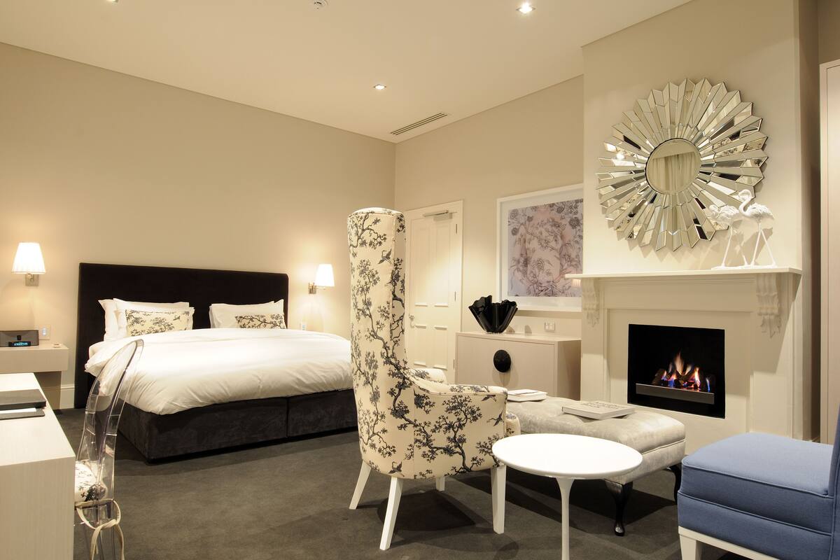 Standard Studio, Non Smoking, Kitchenette (Balcony Room 4) | Minibar, in-room safe, iron/ironing board, rollaway beds