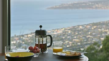 Luxury Suite, 1 King Bed, Bay View, Sea Facing | Breakfast meal