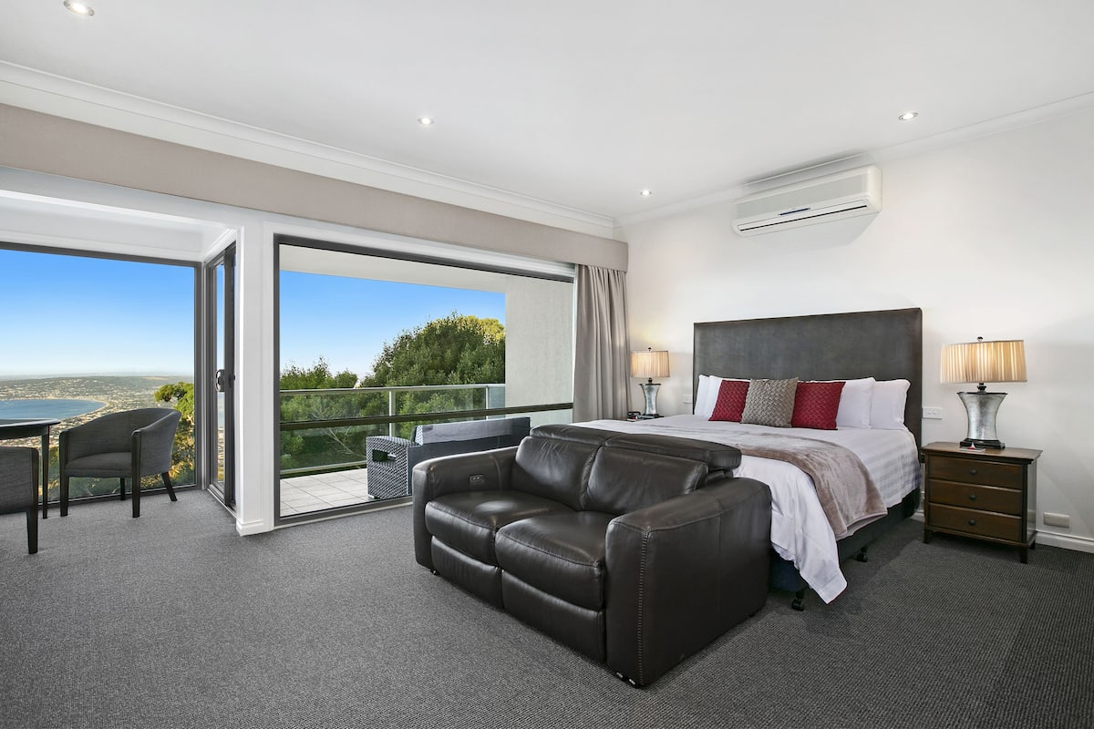 Luxury Suite, 1 King Bed, Bay View, Sea Facing