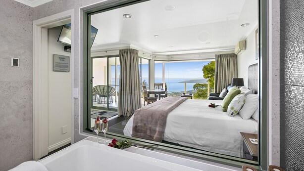 Phòng Suite tiện nghi đơn giản, 1 giường cỡ king, quang cảnh vịnh, đối diện biển | Quang cảnh từ phòng