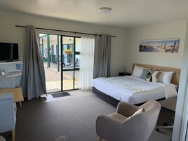 Premium Studio, Non Smoking, Kitchenette (Studio unit) | Premium bedding, individually furnished, desk, free WiFi