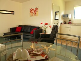 Family Suite | Premium bedding, individually furnished, desk, free WiFi