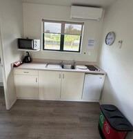 Premium Studio, Non Smoking, Kitchenette (Studio unit) | Private kitchen | Fridge, microwave, stovetop, electric kettle