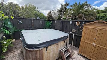 Bồn tắm spa ngoài trời