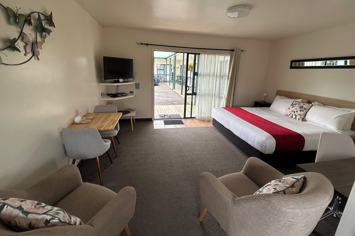 Estudio Premium, para no fumadores, cocineta (Studio unit) | 2 habitaciones, ropa de cama de alta calidad y muebles diferentes