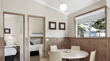 Superior 2 Bedroom Cabin - Sleeps 5 | In-room dining