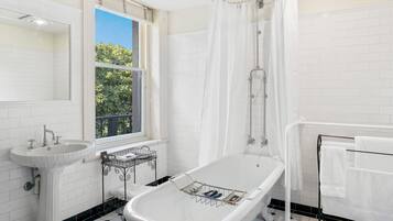 Chambre (The Tartan Room) | Salle de bain | Articles de toilette (gratuits), séchoir à cheveux, serviettes fournies