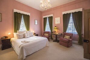 Chambre supérieure, non-fumeur, baignoire à jets | Minibar, décor unique, ameublement unique, rideaux d’obscurcissement