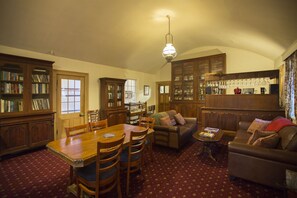 Bar lounge