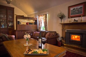 Lounge - The Racecourse Inn (Longford)