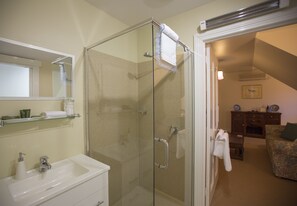 Traditional Suite, Non Smoking (Upstairs Queen Suite) | Bathroom | Free toiletries, hair dryer, towels