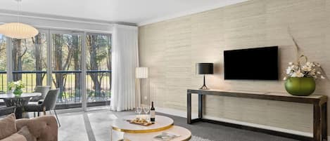 Ambassador Suite | Premium bedding, desk, iron/ironing board, cribs/infant beds