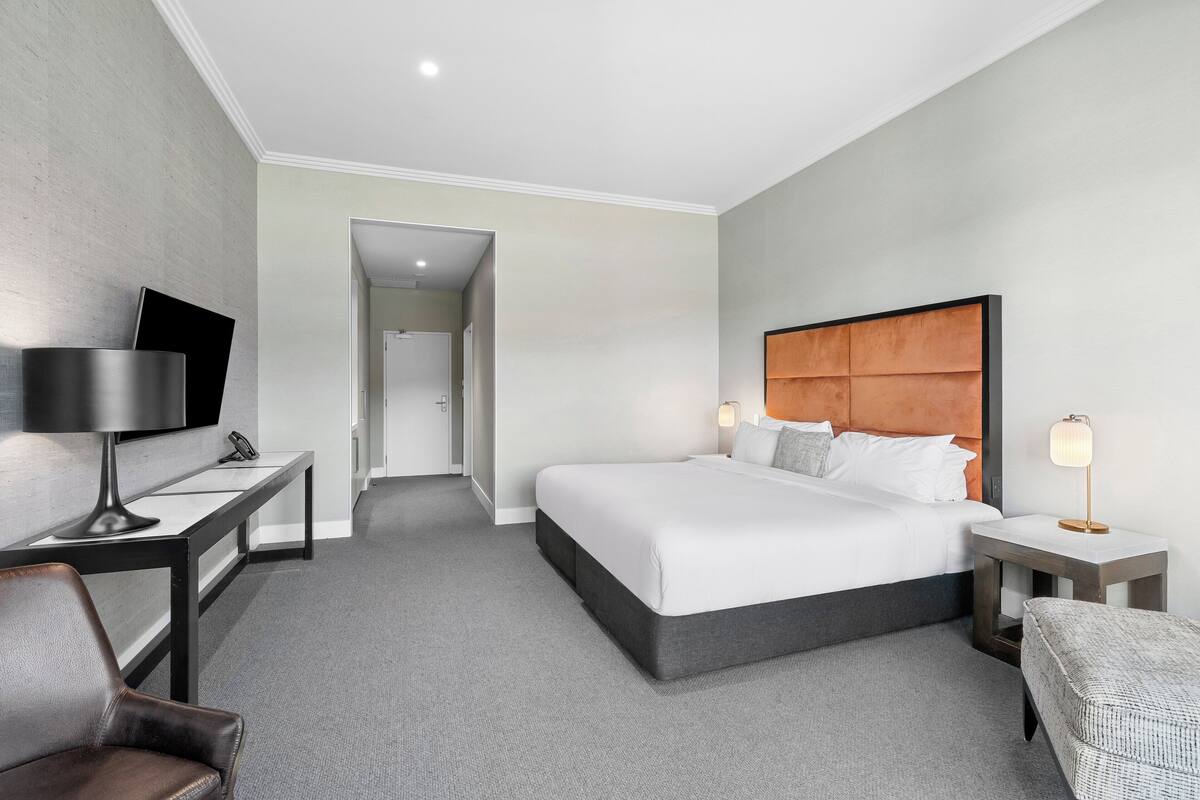 Premium bedding, desk, iron/ironing board, cots/infant beds