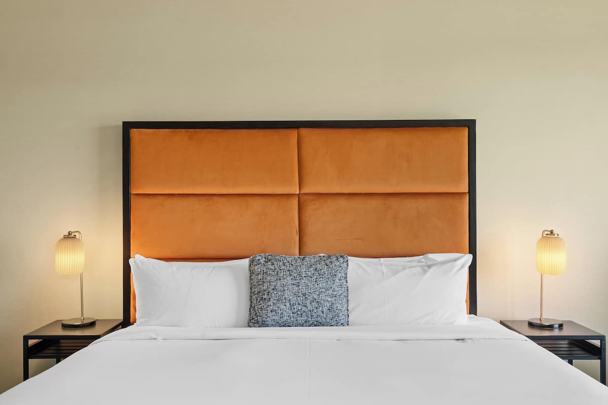 Premium bedding, desk, iron/ironing board, cribs/infant beds