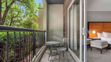 Premium bedding, desk, iron/ironing board, cots/infant beds