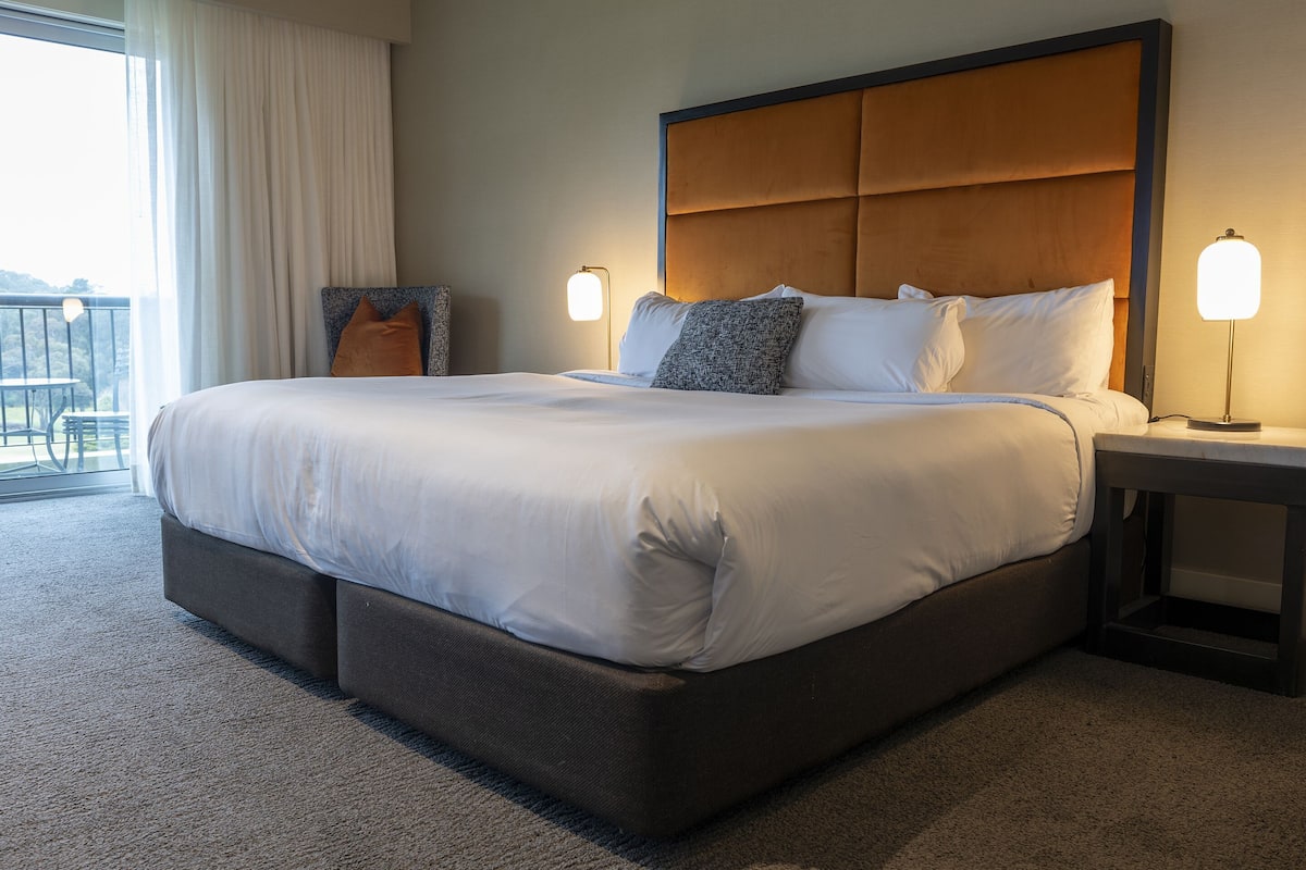 Premium bedding, desk, iron/ironing board, cribs/infant beds