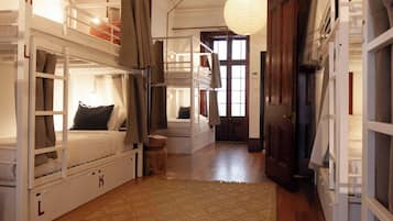 Fer et planche à repasser, Wi-Fi gratuit, draps fournis